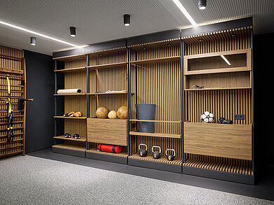 Das Ergebnis einer erfolgreichen Partnerschaft „Moved by RoomSpin“ von Formatio und Hettich: Auf der primären Seite der vier Wandelemente befindet sich ein bis ins Detail durchdachtes Gym, das aus hochwertigen Materialien gefertigt wurde und für Wohlfühlatmosphäre sorgt. Foto: Hettich