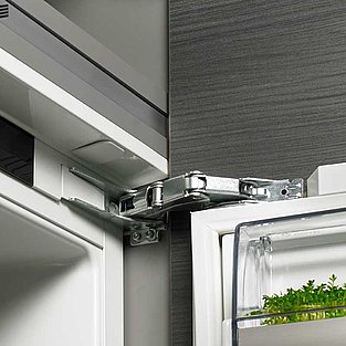For large refrigerator doors weighing up to 70kg: Hinge K08
