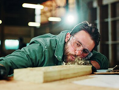 At HOLZ-HANDWERK 2026, Hettich creates experiences that strengthen the furniture makers and carpenters, make everyday workshop life easier, and reveal just how much more potential lies within every carpenter. Photo: Hettich 