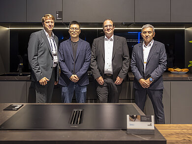 Midea y Hettich han intensificado su colaboración y presentan en la IFA 2025, junto a innovaciones para electrodomésticos, también soluciones de mobiliario de cocina orientadas al confort. Foto: Hettich