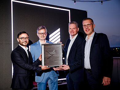 Bakhtiyar Nurmatov, General Manager of Hettich Central Asia, accepts a symbolic opening gift from the Hettich Group. (From left to right: Bakhtiyar Nurmatov, Dr Andreas Hettich, Waldemar Janzen and Timo Pieper) Photo: Hettich