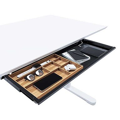 [Translate to en-xx:] Clean Desk with Steelforce storage solutions