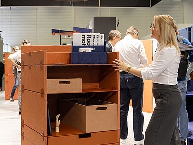 El nuevo “RoomSpin” de Hettich: el “Layers Store moved by RoomSpin” demuestra cómo los espacios pueden diseñarse de forma más flexible, funcional y sostenible al mismo tiempo, para responder a las necesidades de hoy y de mañana. Foto: Hettich