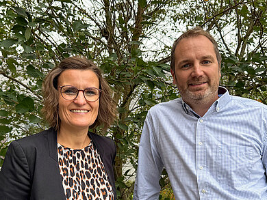 Jana Schönfeld und Lars Bohlmann aus dem Hettich-Management-Team betonen die Bedeutung von Weiterbildung in Zeiten des Wandels. Foto: Hettich