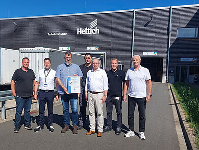 Starkes Zeichen für gelebte Nachhaltigkeit: Die Hettich-ONI erhält erstmals das EMAS-Zertifikat. Foto: Hettich